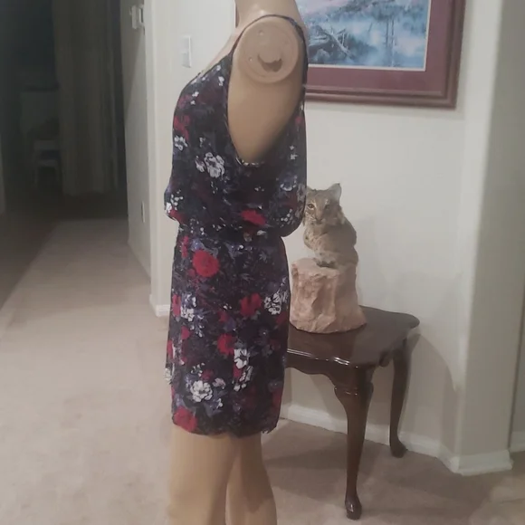 HYPE l artsy floral display flowy spaghettistrap romper double keyhole airy - Picture 4 of 8